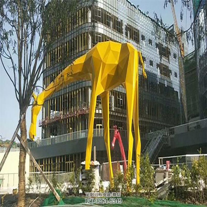 长颈鹿雕塑底座 抽象长颈鹿雕塑主题定做 广场景观鹿科雕塑供给