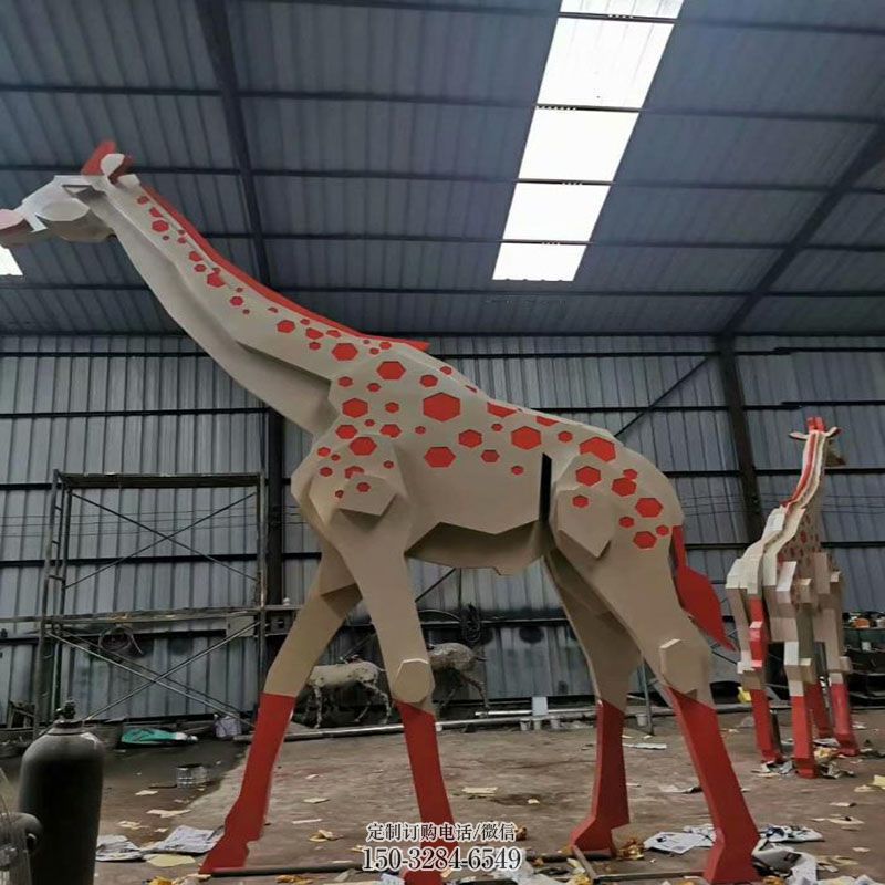 环境长颈鹿雕塑 园林铁艺长颈鹿雕塑摆件订做 空间鹿科雕塑精品
