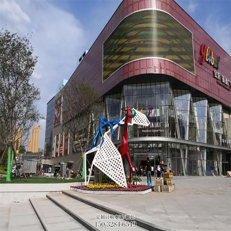 空间长颈鹿雕塑 户外铁艺长颈鹿雕塑摆放精选 鹿科雕塑工艺服务商